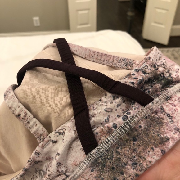 Lululemon Enery Sports Bra, like new! - Picture 5 of 8